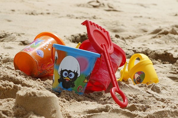 Foto spiaggia-secchiello e paletta-bucket-1005891_960_720