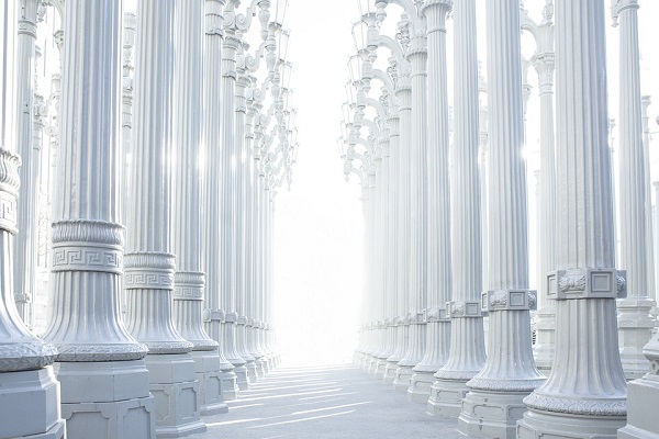 Prospettive-white-columns-801715_960_720