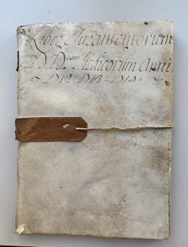 1. Foto G. Ferrandino-Pag. 4 con le formule di del giuramento prestato da quattro medici (2)